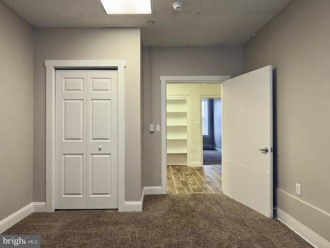 Building Photo - 100 S Front St