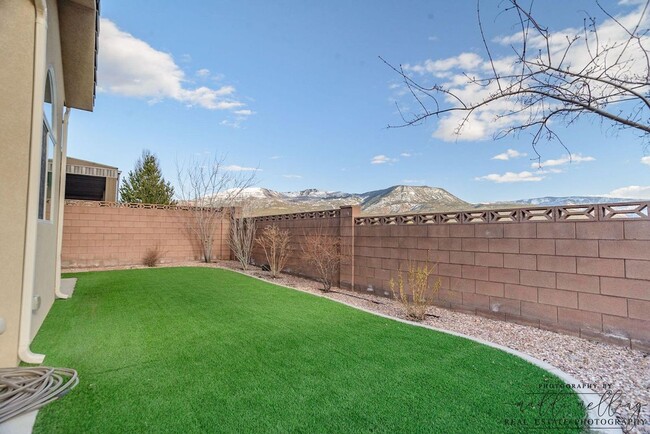 Building Photo - Crescent Heights Home: 55+ Community