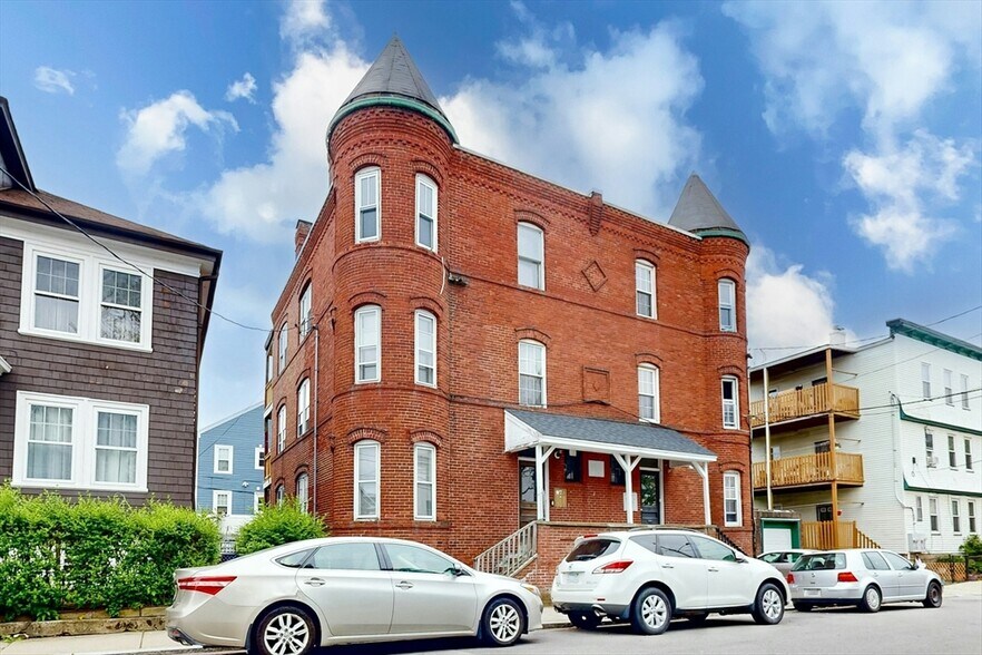 Building Photo - 76 Belden St