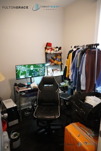 Building Photo - 2031 W 23rd St