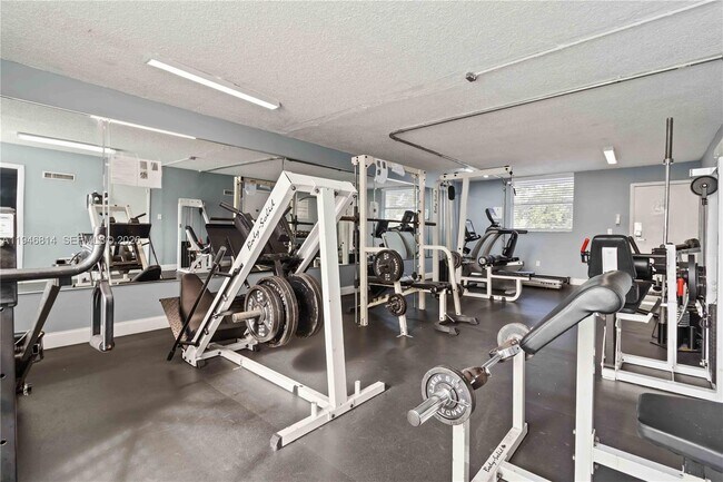 Building Photo - 1801 S Treasure Dr