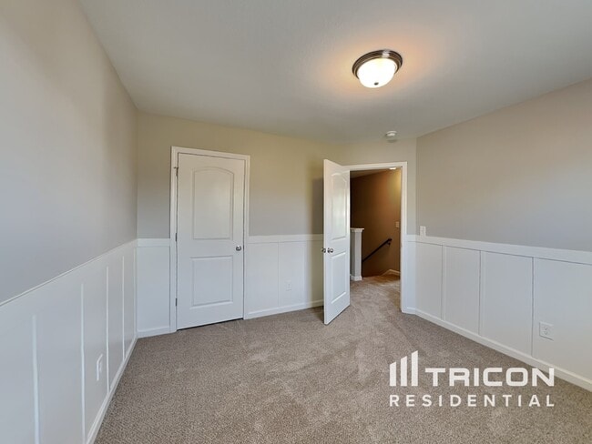 Building Photo - 4636 Queen Pierrette St