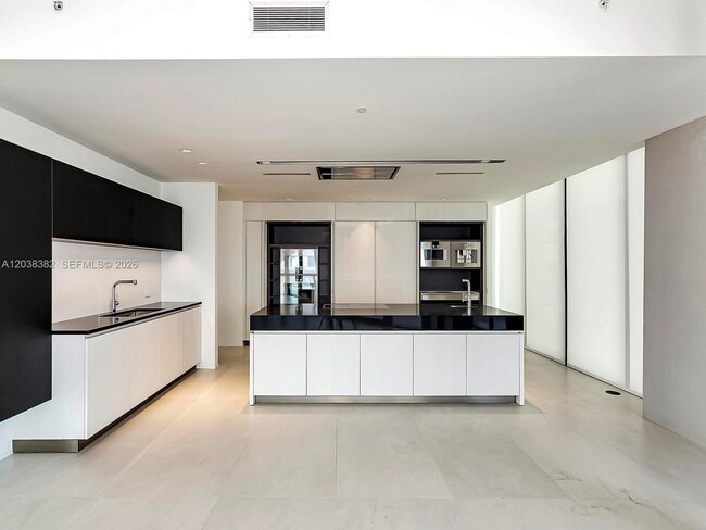 Building Photo - 1000 Biscayne Blvd