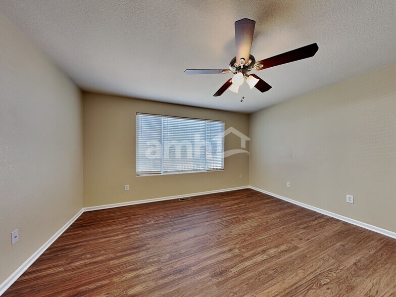 Building Photo - 1135 Legend Oak Dr