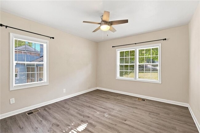 Building Photo - 1357 Lorenzo Dr SW