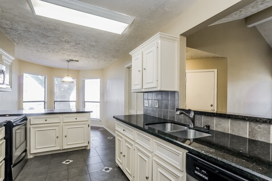 Building Photo - 3425 Benfield Dr