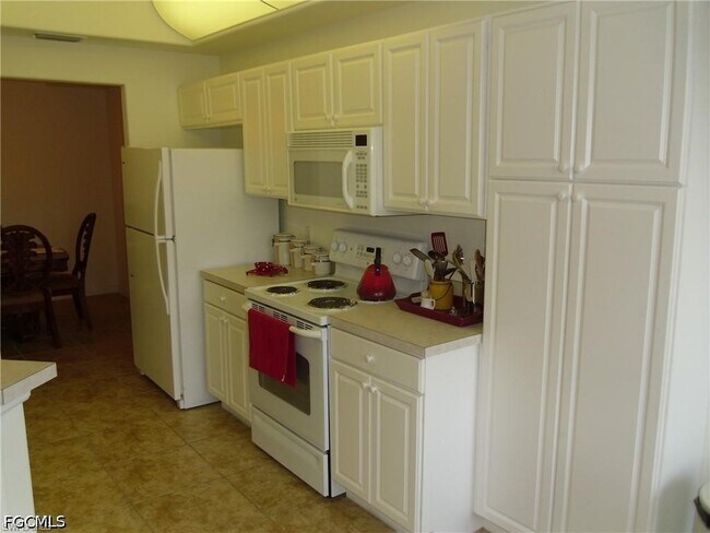 Building Photo - 9582 Hemingway Ln