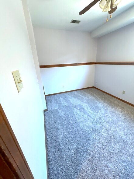 Building Photo - 10207 E 63rd Ter