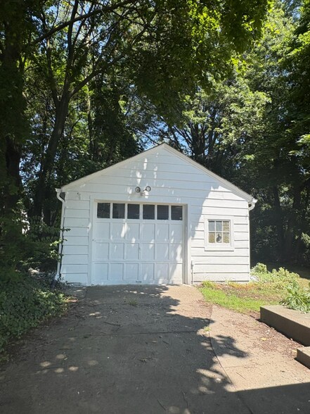 Building Photo - 1055 Whittier Ave