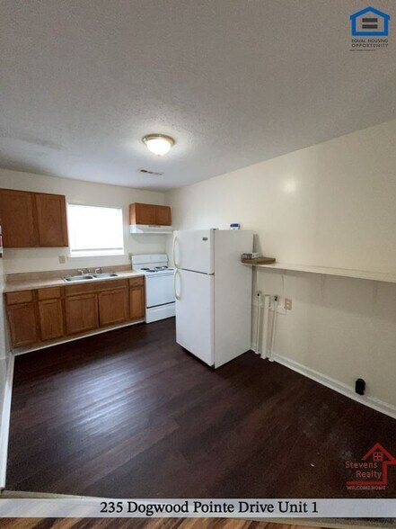 Building Photo - 235 Dogwood Pointe Dr