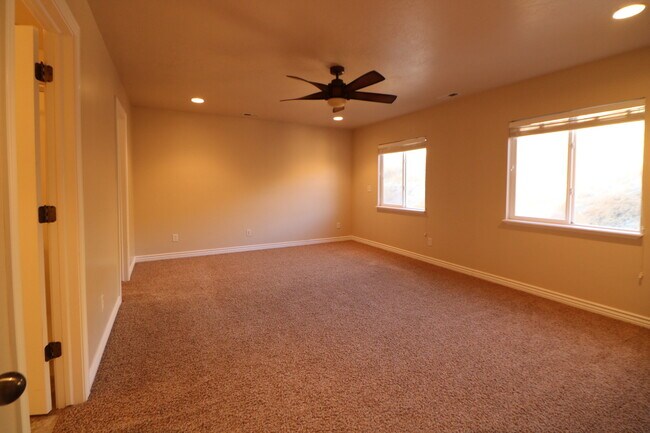 Building Photo - Traverse Mountain Home