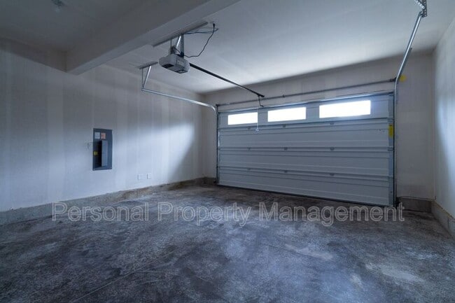 Building Photo - 5716 NE 58th Way