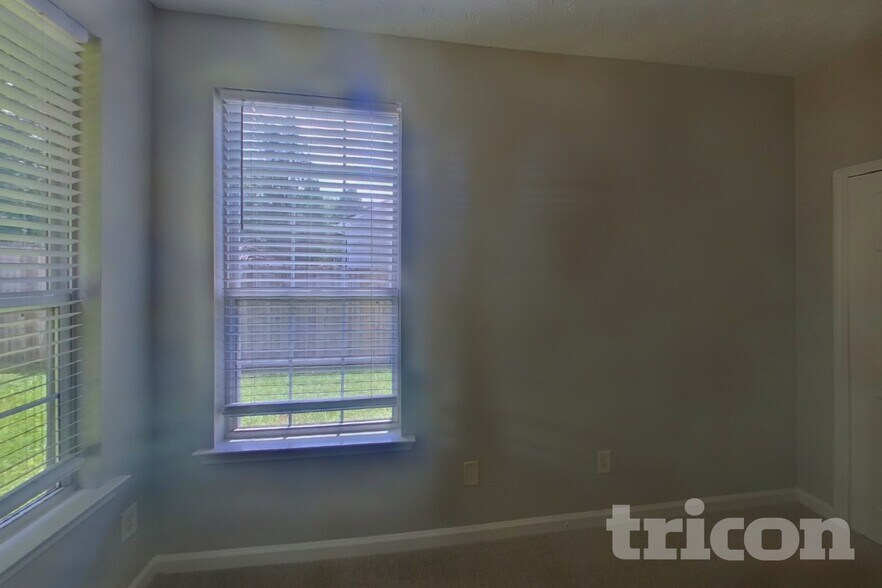 Building Photo - 3329 Coach House Ct