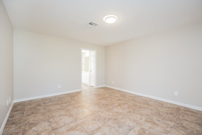 Building Photo - 347 Western Ave S