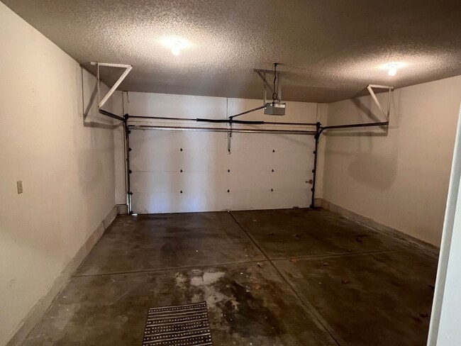 Building Photo - Quiet 3Bed / 2Bath in Sundance Estates