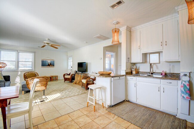 Building Photo - Off Season Coastal Cottage Between October...