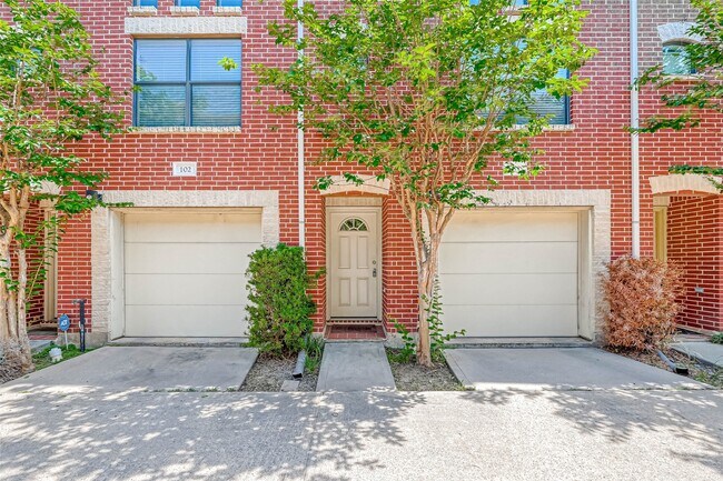 Building Photo - 11315 S Main St