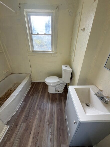 Building Photo - 730 N 74th St