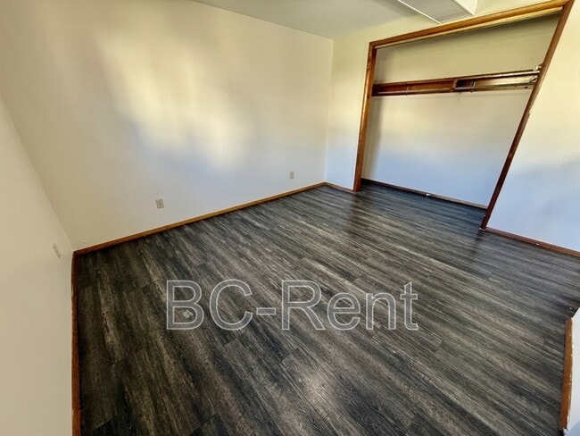 Building Photo - 526 Adams St