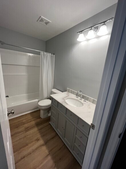 2nd full bath - 5557 Vista View Court