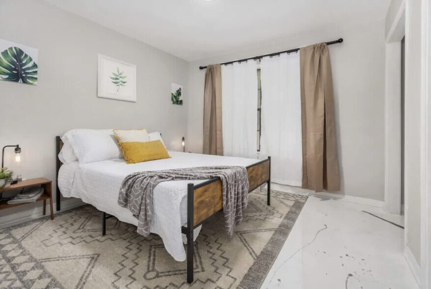 Building Photo - 2001 N 61st Ave