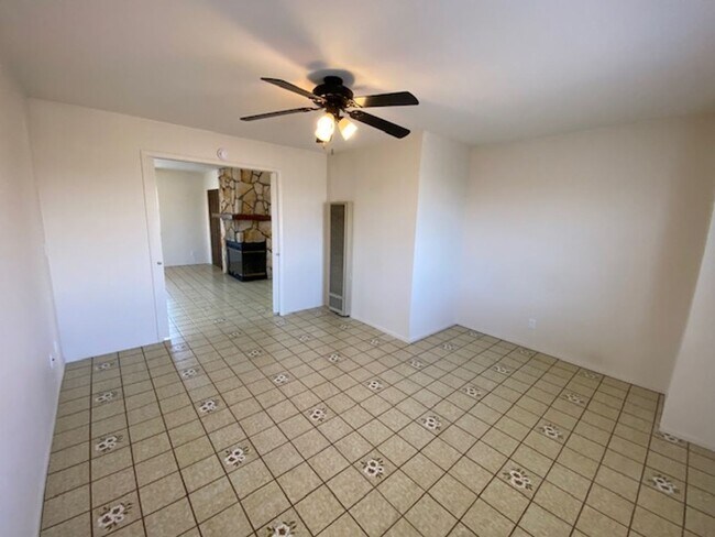 Building Photo - 739 W Franklin St