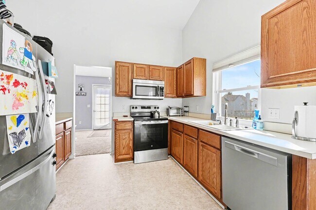 Building Photo - 2863 Silver Spring Dr