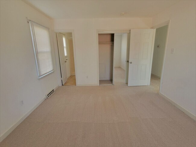 Building Photo - Well maintained large rancher on corner lo...