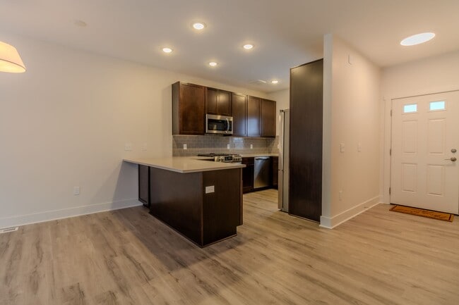 Building Photo - Trailside Condo-2 Bd 2.5 Bath