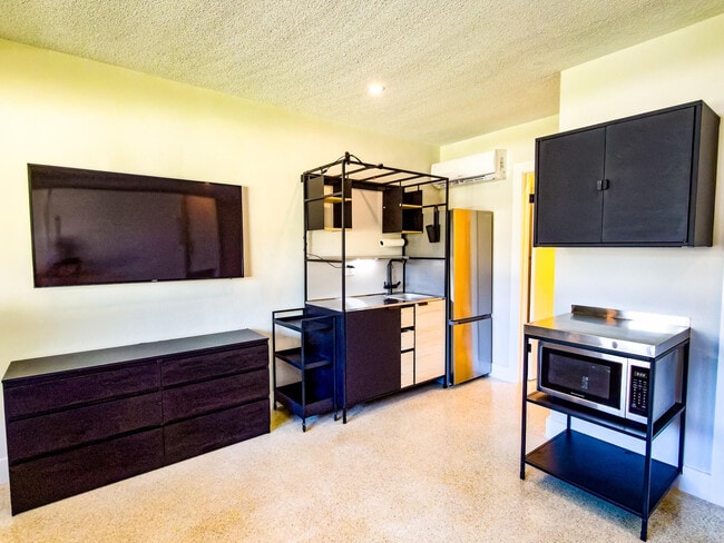 Building Photo - 47 NE 16th Pl