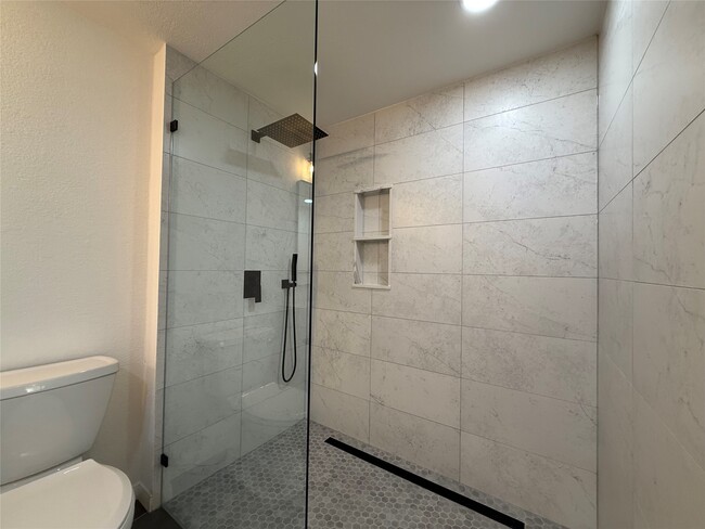 Building Photo - 7575 Kirby Dr