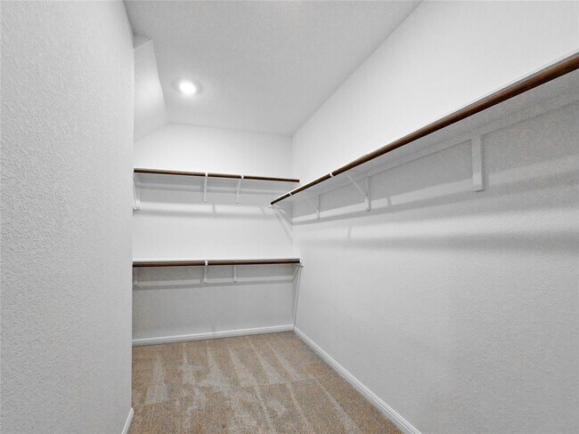 Building Photo - 136 Holmby Dr