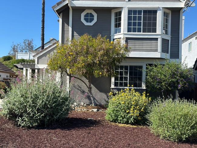 Building Photo - Beautifully Renovated Craftsman  4 Bed/2.5...