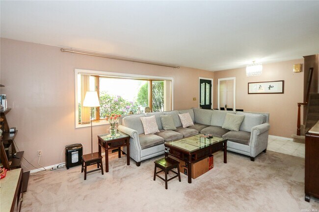 Building Photo - 98 Bayberry Ave