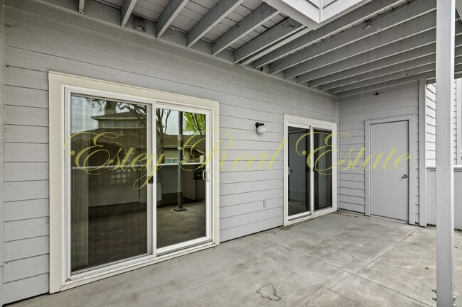 Building Photo - Glen Cove Condo with Amazing Water Views!