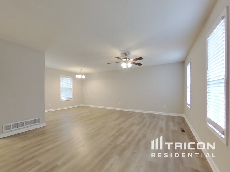 Building Photo - 372 River Trace Dr