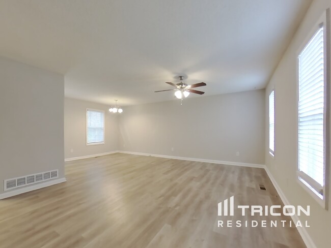 Building Photo - 372 River Trace Dr
