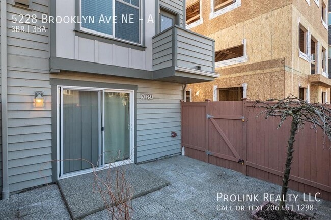 Building Photo - 5228 Brooklyn Ave NE