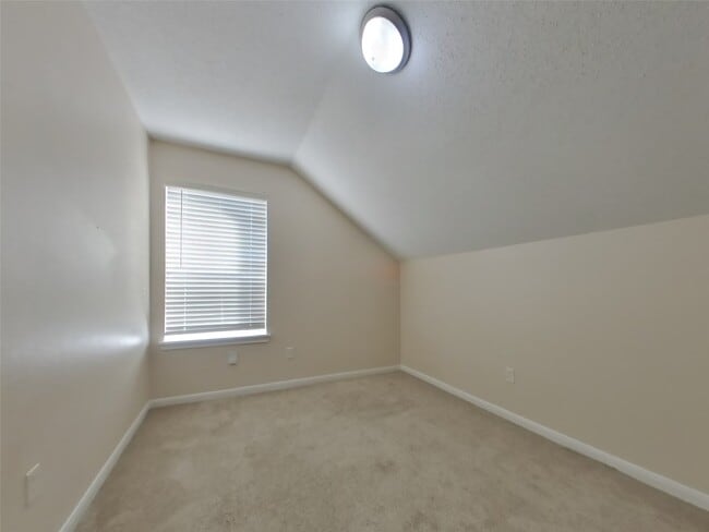 Building Photo - 3259 Jorns St