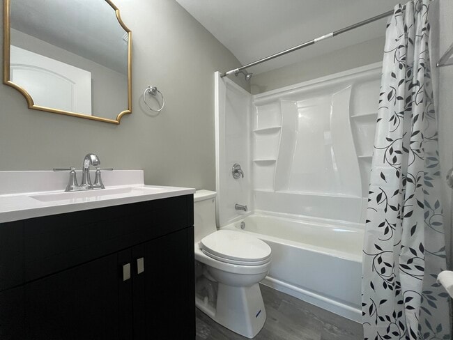 Building Photo - 1204 N Park St