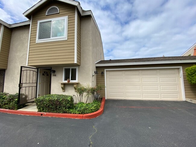 Primary Photo - Bright and Spacious 2 Bed/1.5 Bath South O...