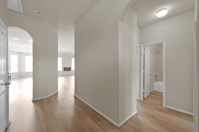 Building Photo - 9442 E Woodmark