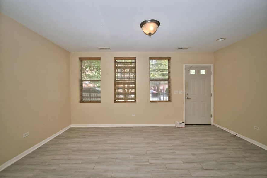 Building Photo - 353 E Eastgate Pl