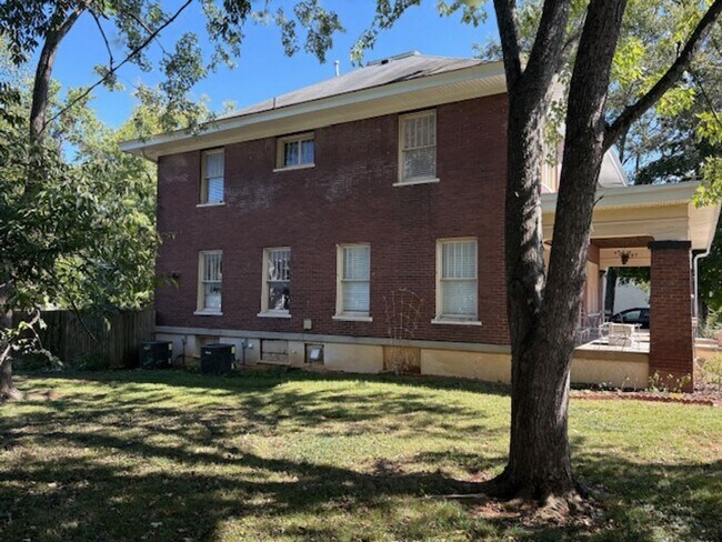 Building Photo - Historic Downtown Murfreesboro TN 3050 SF, 5BR/2BA for rent