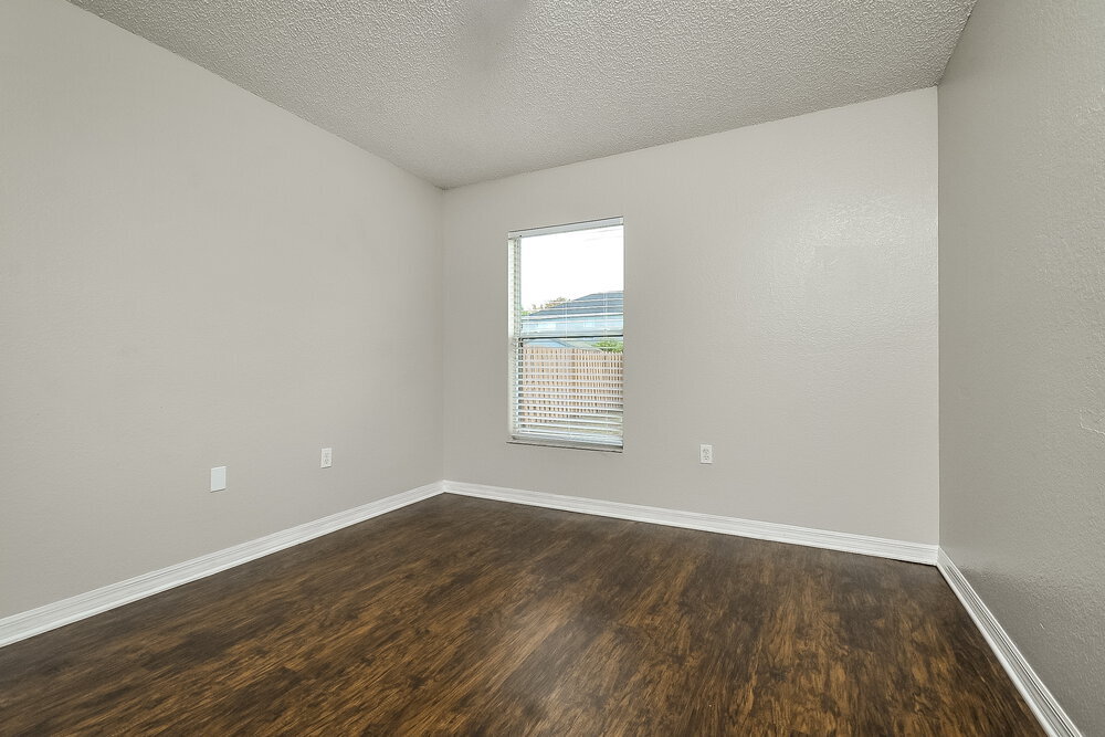 Building Photo - 6025 Live Oak Dr