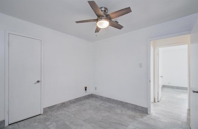 Building Photo - 502 Guyer St