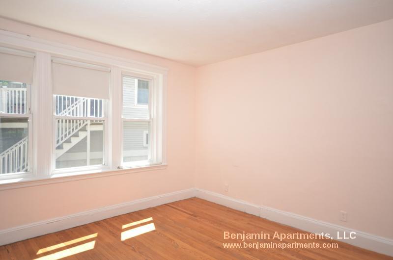 Building Photo - 119 Sutherland Rd