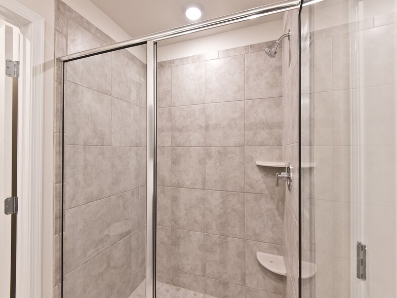 Building Photo - 1585 Villageside Ct