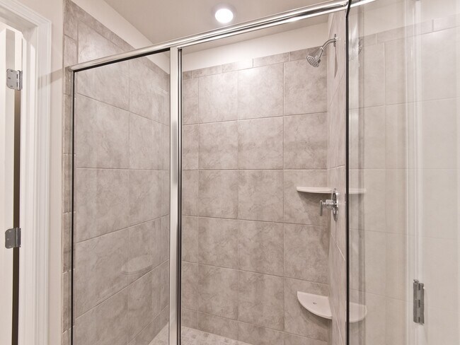 Building Photo - 1585 Villageside Ct