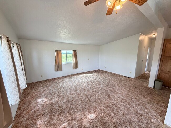 Building Photo - Secluded country home w/ 2-car garage